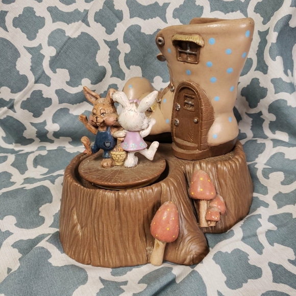 Vintage 1983 Kimple Ceramic piece with music box and moving dancing rabbits. - Picture 1 of 6